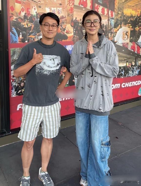 真是岁月不饶人啊！曾经那么漂亮，那么有气质的美女，现在已经变得这么老了，满脸沧桑