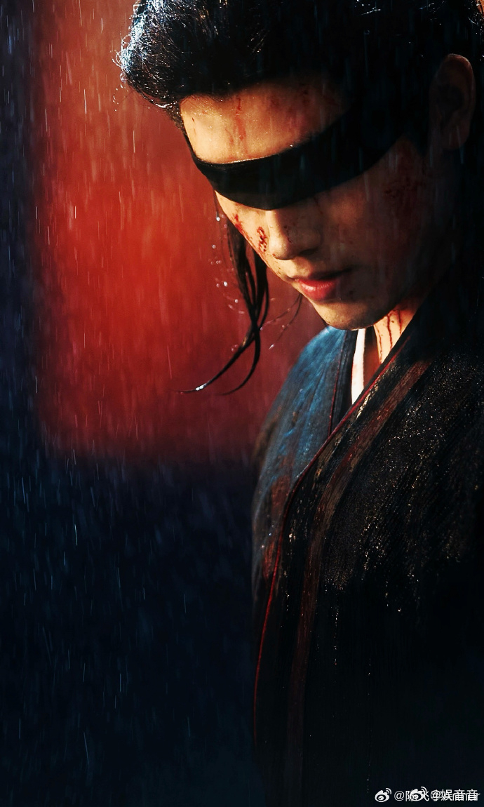 陈飞宇白日提灯沐浴戏陈飞宇用段胥的伤痕，在沐浴戏里书写了一部男人的奋斗史，太精彩