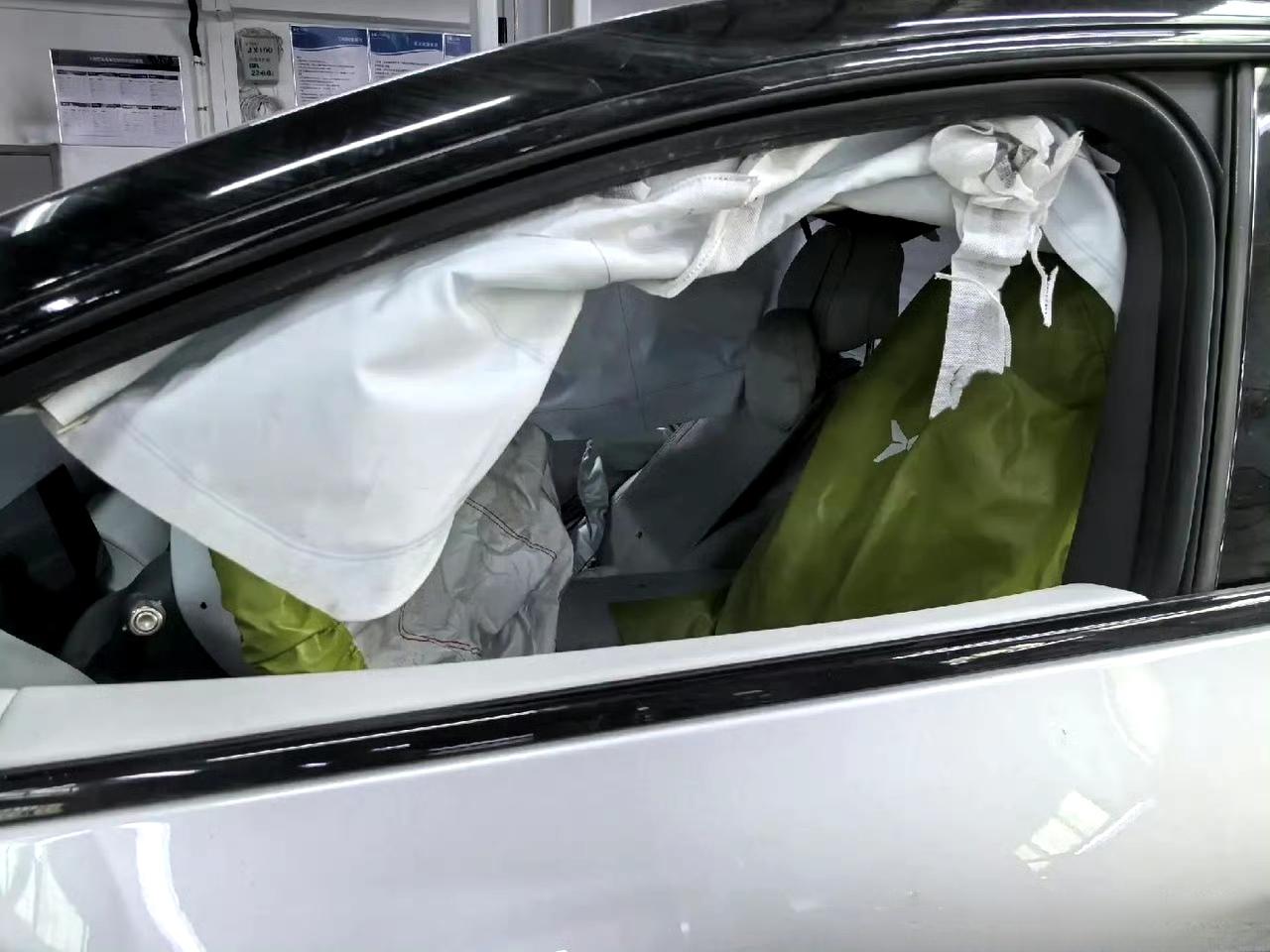小鹏P7+高速事故36周孕妇毫发无伤
发布会都是理论，我只信实战经验。
一辆小鹏