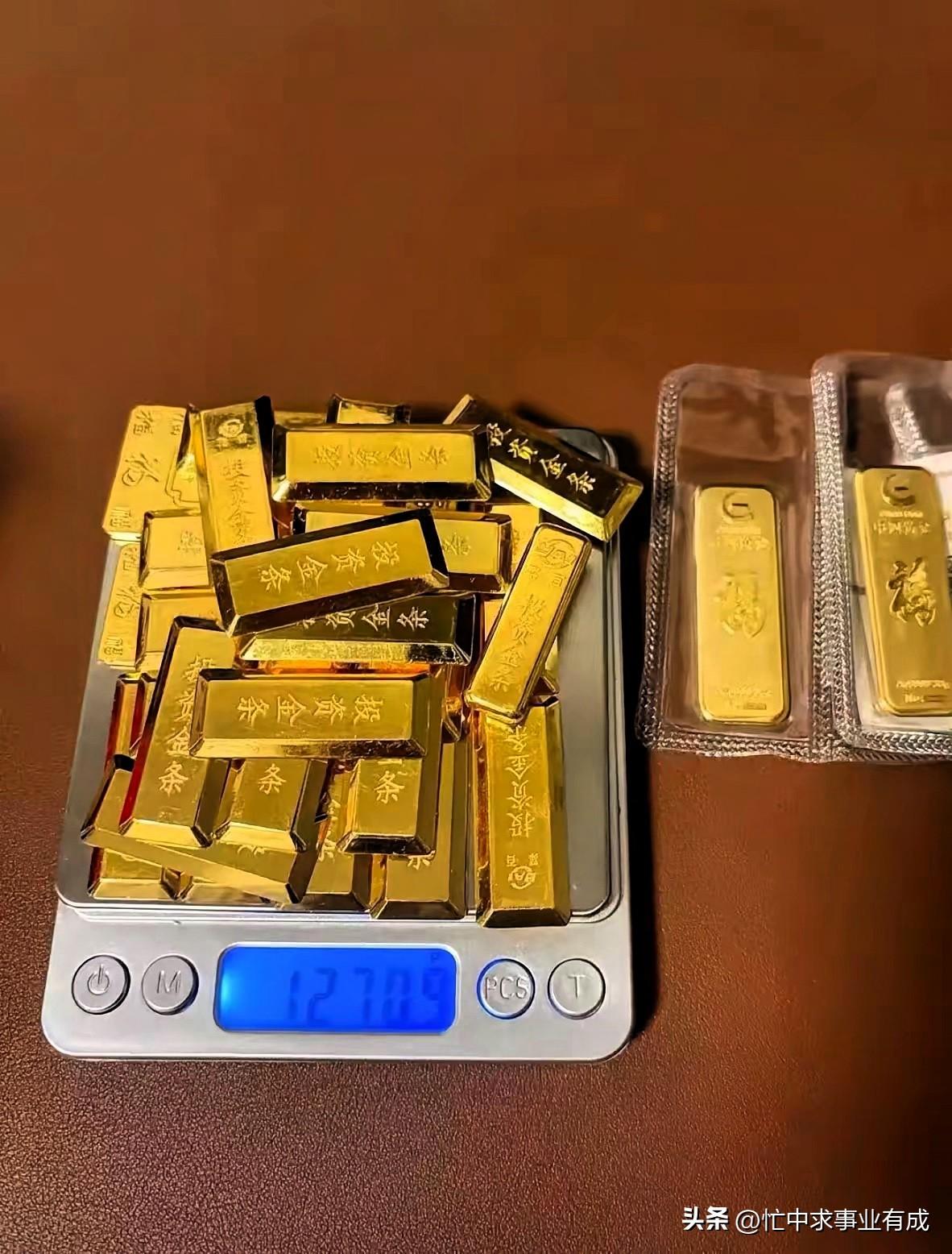 今天问我银行朋友黄金什么时候买入时机，他说黄金跌到1060的时候就开始慢慢买了。