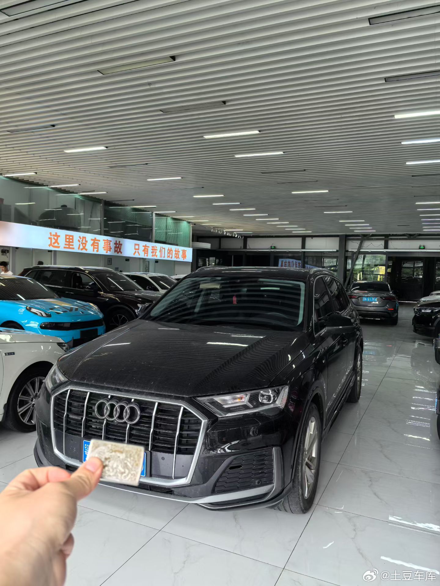 最新拿下奥迪Q7 45四驱运动型2023年4月上牌 4.6万公里 原车漆现在真的