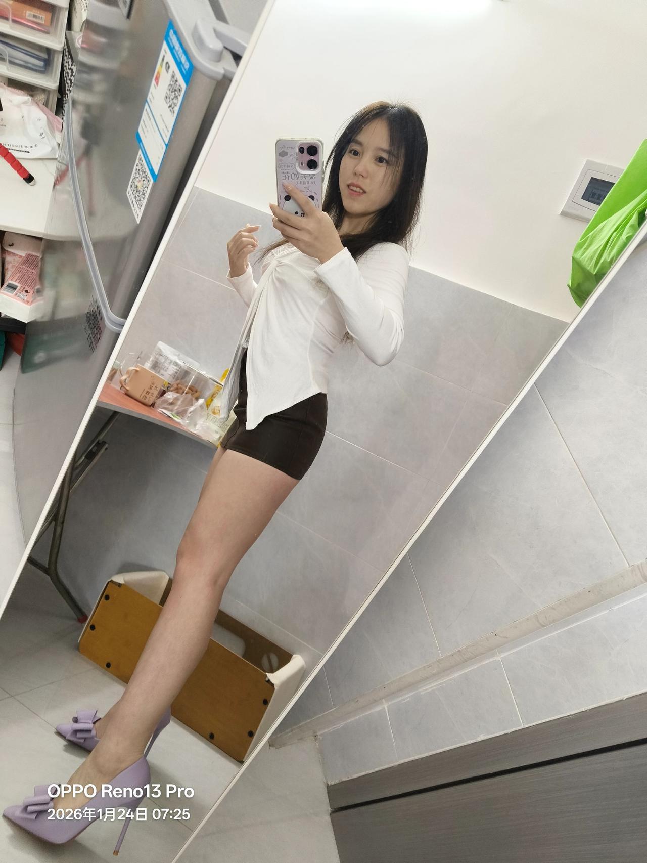 成年人的世界里，理解是稀缺的奢侈品，自渡是必备的必修课。