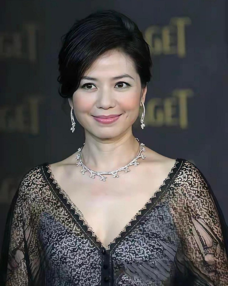 钟楚红近况曝光：香港第一美人，曾经的一代女神 