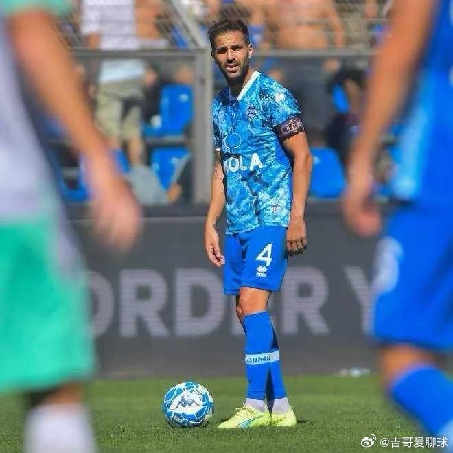 科莫连胜狂潮硬仗之王作为本赛季最大的惊喜，升班马科莫正高居联赛第四，手握宝贵的欧