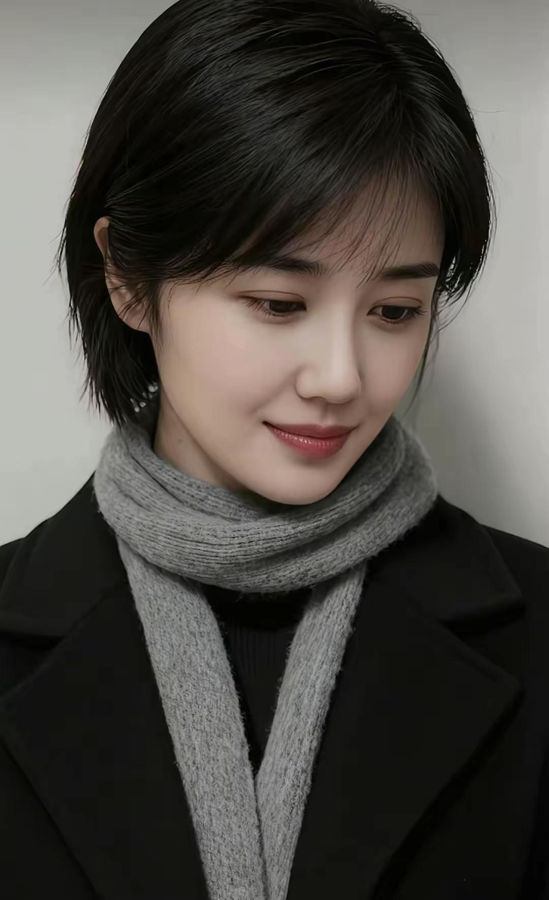 孤独的体现是多方面的。情绪上，常有空虚落寞感，开心难过都无人分享倾诉，情绪无处安