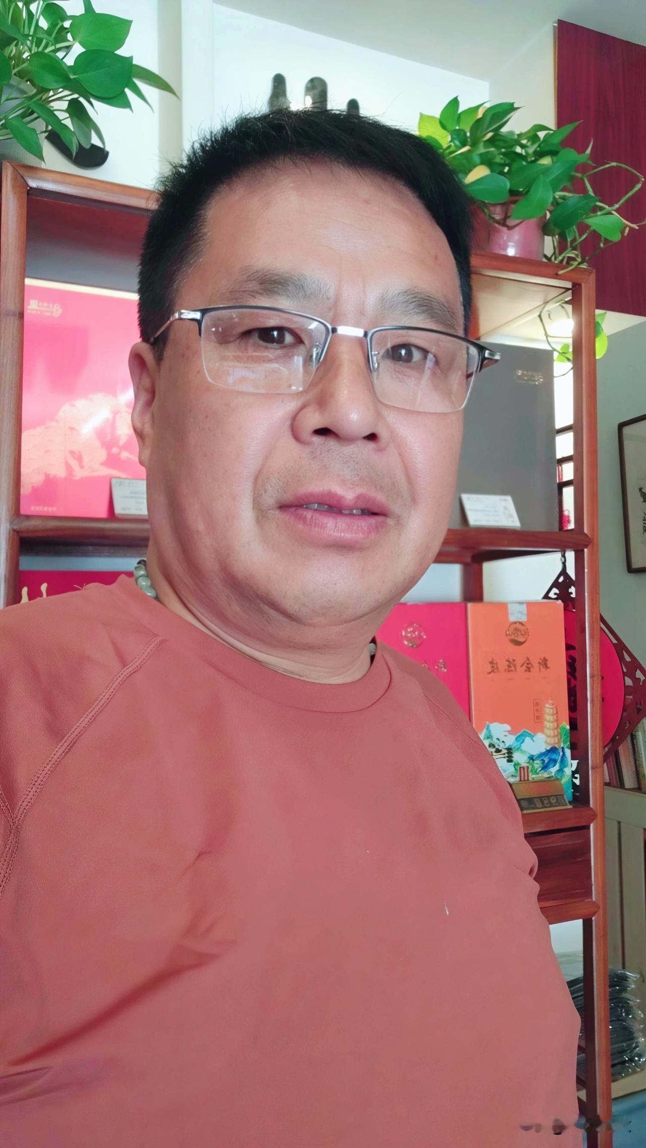 现实社会中，人人都很现实，用得上你的时候笑脸相迎，用不上你的时候翻脸无情，谁是真