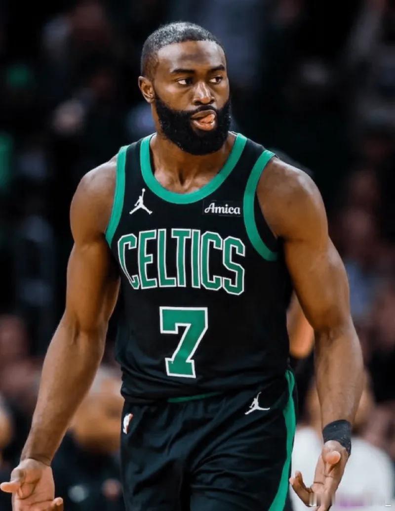 今日NBA常规赛，。本场比赛，凯尔特人球员杰伦-布朗出战40分钟，25投13中，