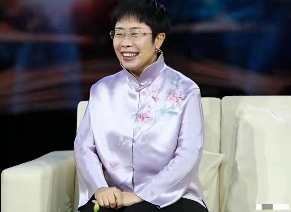 蒙曼说，
自己这辈子结不了婚，
不是不想找，
而是找不到。
一方面是年龄大了，