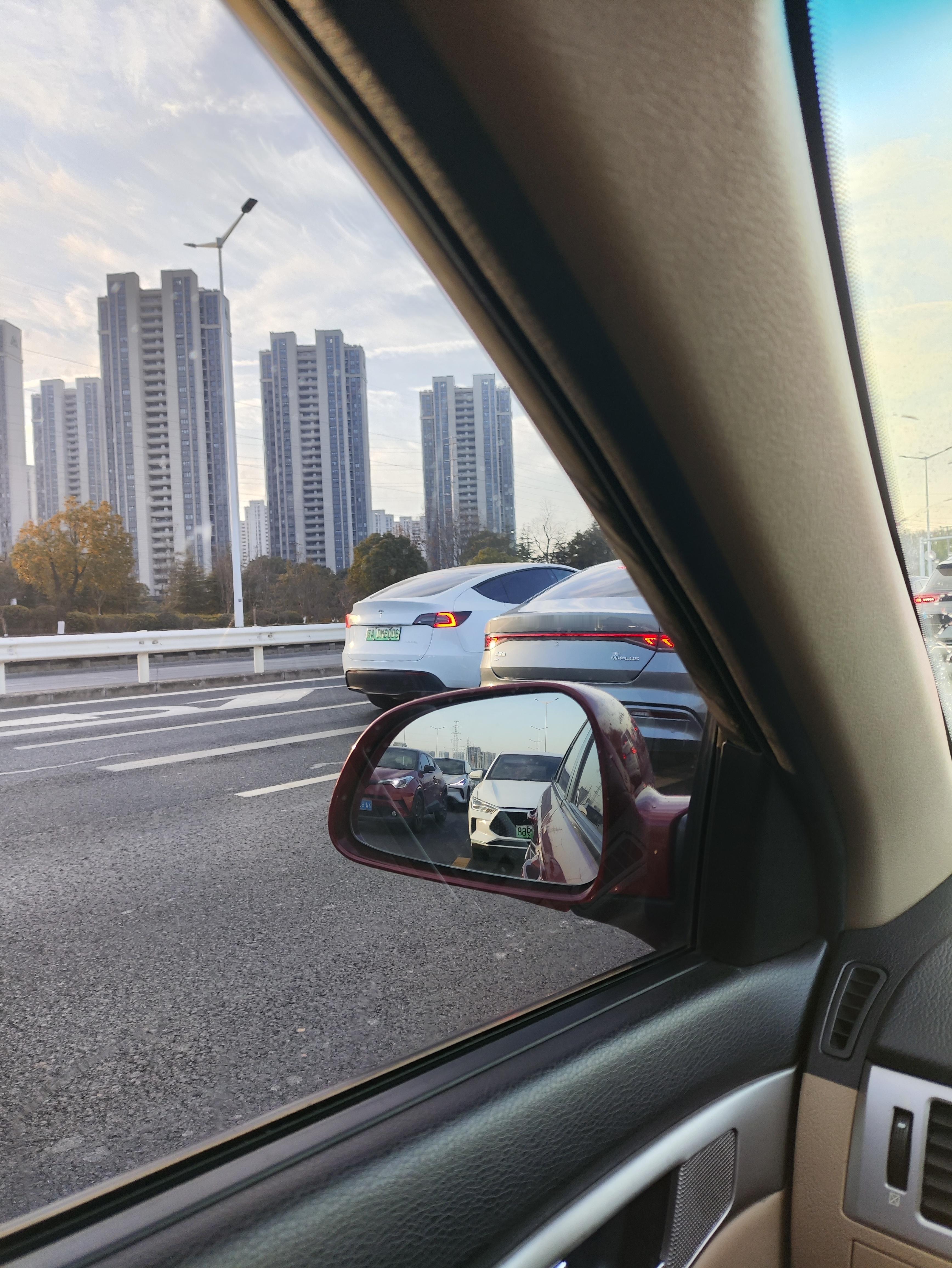 杀币，着急从老子头上飞过去