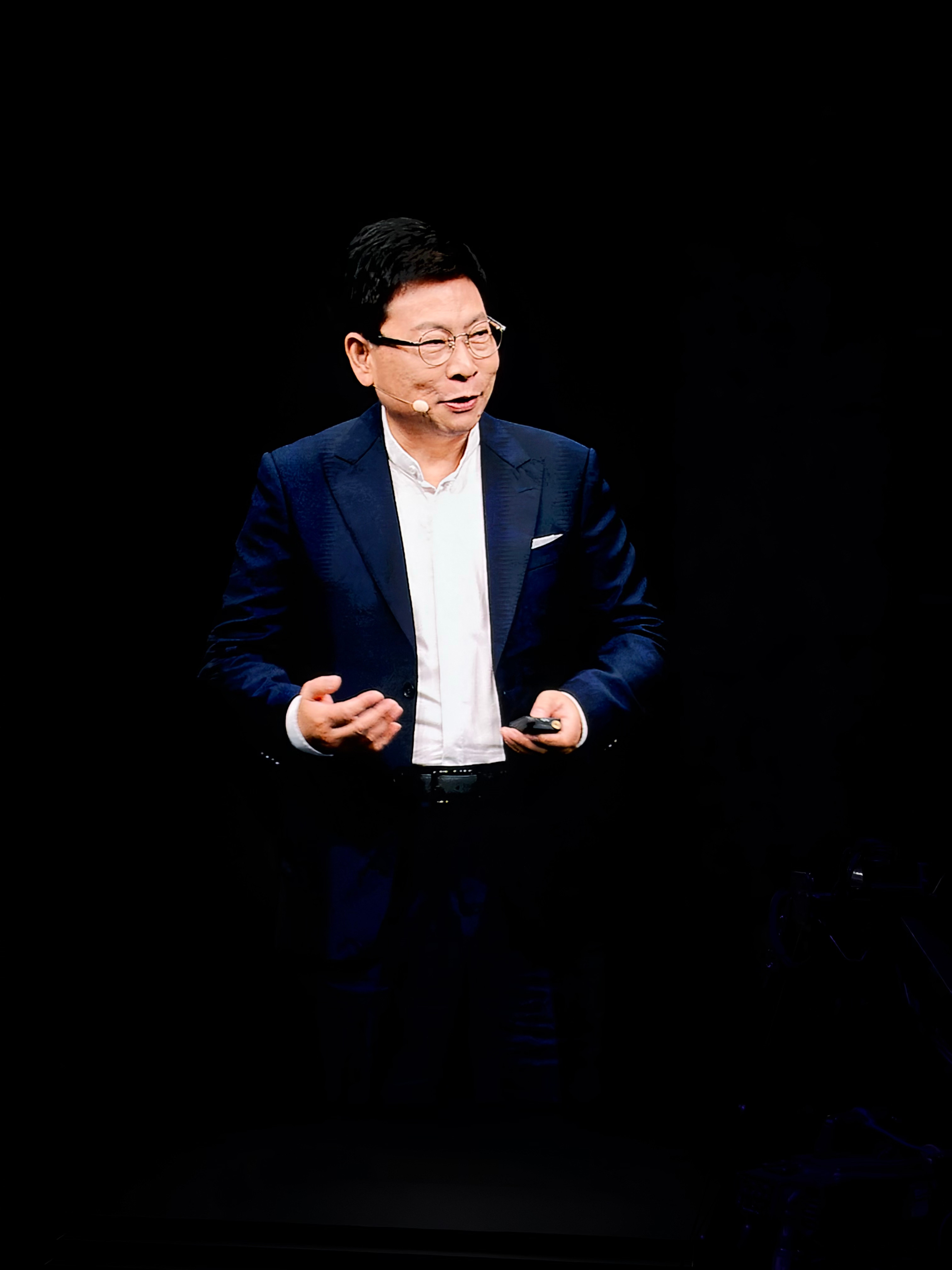 余总登台介绍新三折叠！令他感到骄傲的产品华为展翼三折叠及阔直板发布会华为发布会 