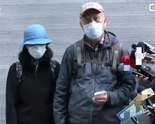 台北市12·19嫌疑犯张文的父母，对面媒体公开下跪道歉，张文的爸爸连说对不起，张