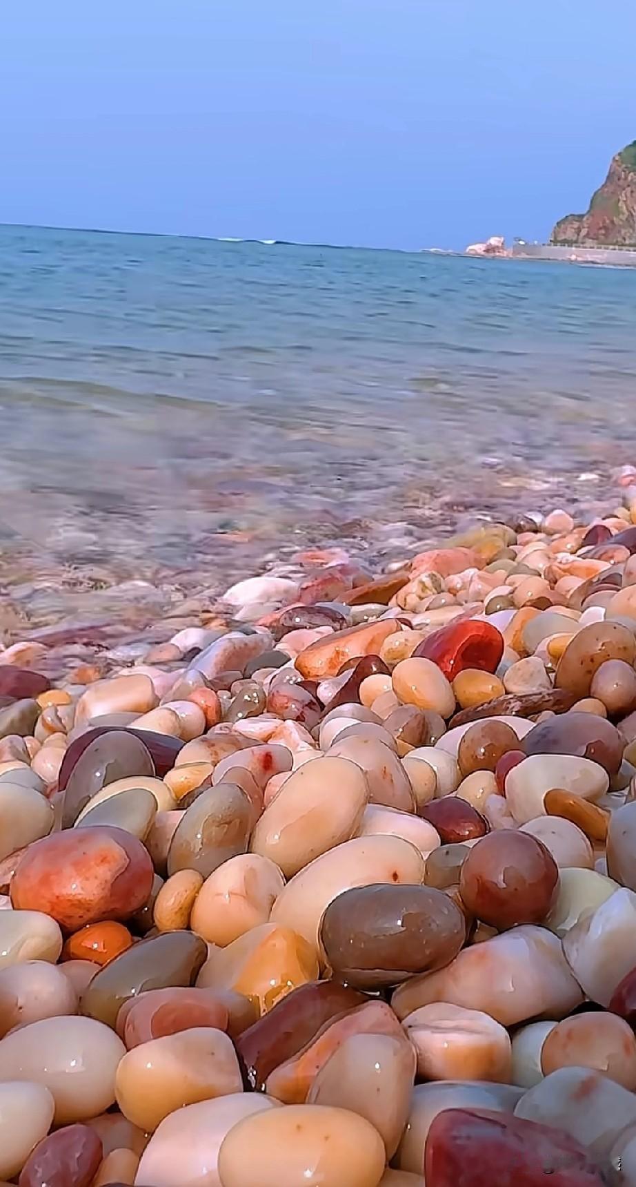这些年也走过一些海滩，但是从来没有看到过这么漂亮的海滩，是我走的海滩不多，还是现