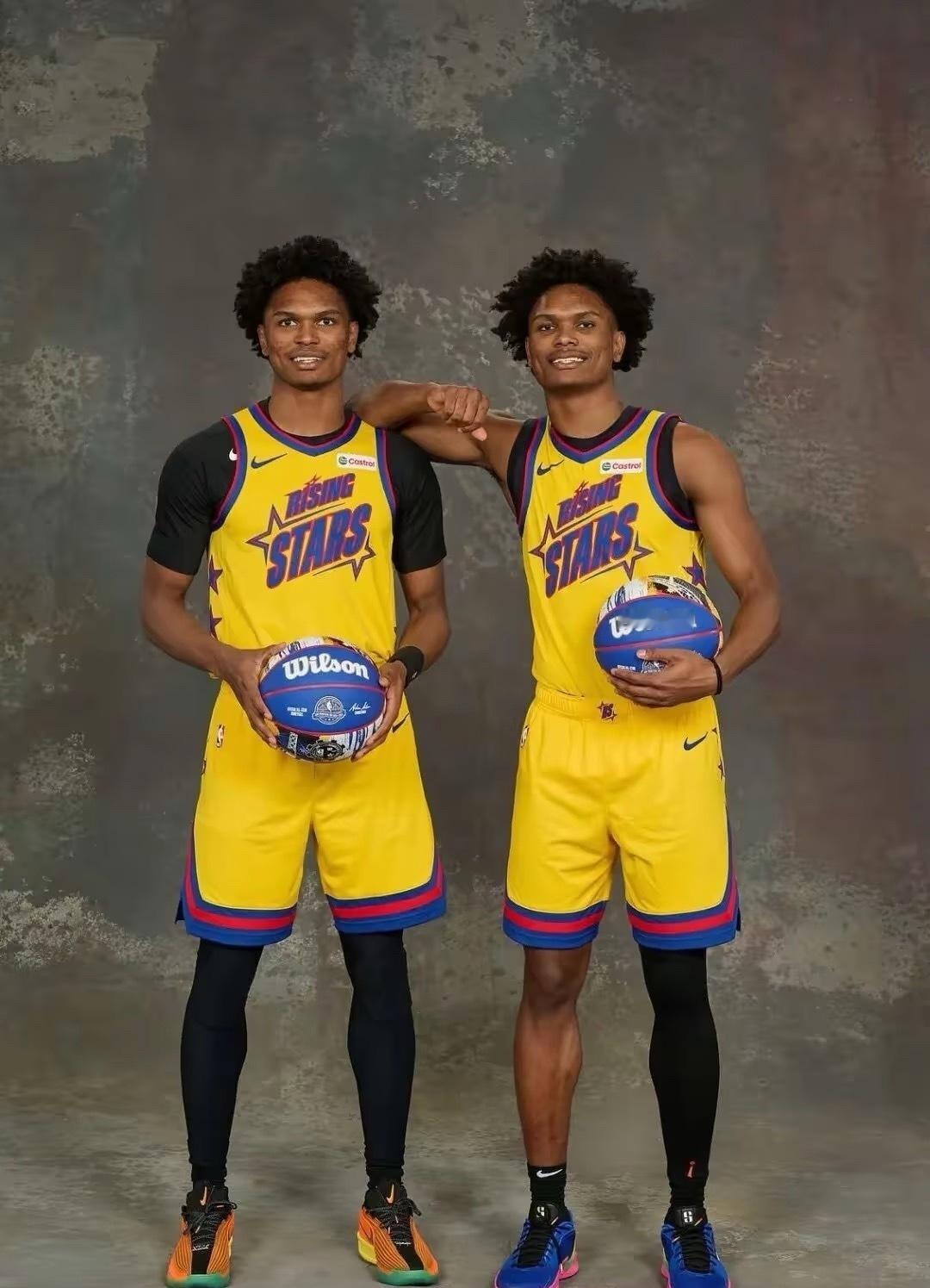 NBA火箭选中的的首轮秀玫瑰1、克林特.卡佩拉—31岁，14年首轮第25顺位2、