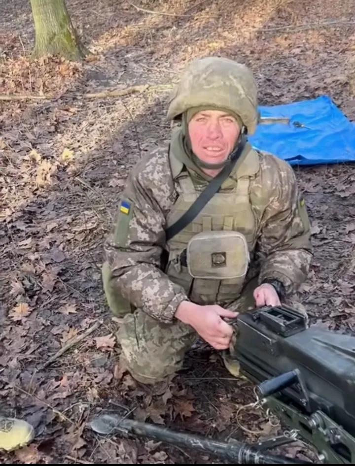 乌克兰的兵力匮乏是显而易见的。在新兵入伍中存在一些上了年纪的大叔，他们基本上都是