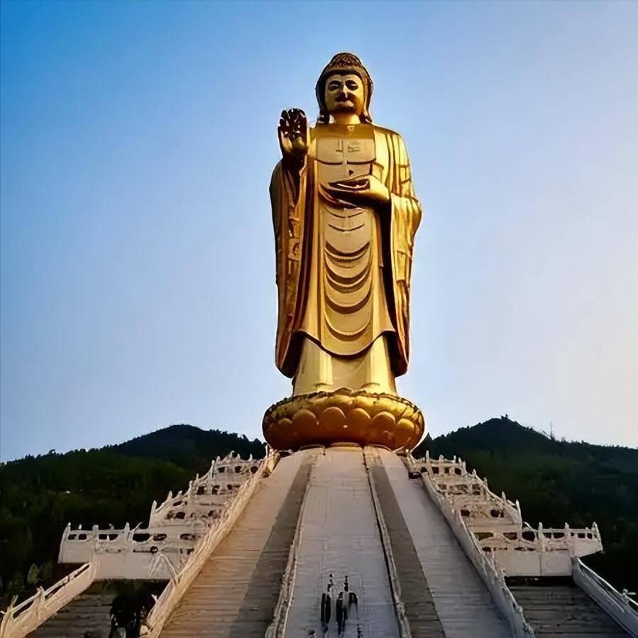 河南天瑞集团李留法，是中原大佛的主要出资与建造者。

上世纪90年代，笃信佛法的