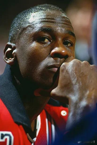 NBA 历史上没有任何球员在前 5 个赛季的三分球命中率比迈克尔·乔丹还要差。
