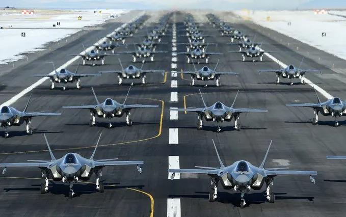 捷克今天宣布将从美国购买24架F-35战斗机
昨天，罗马尼亚宣布将购买 48 架