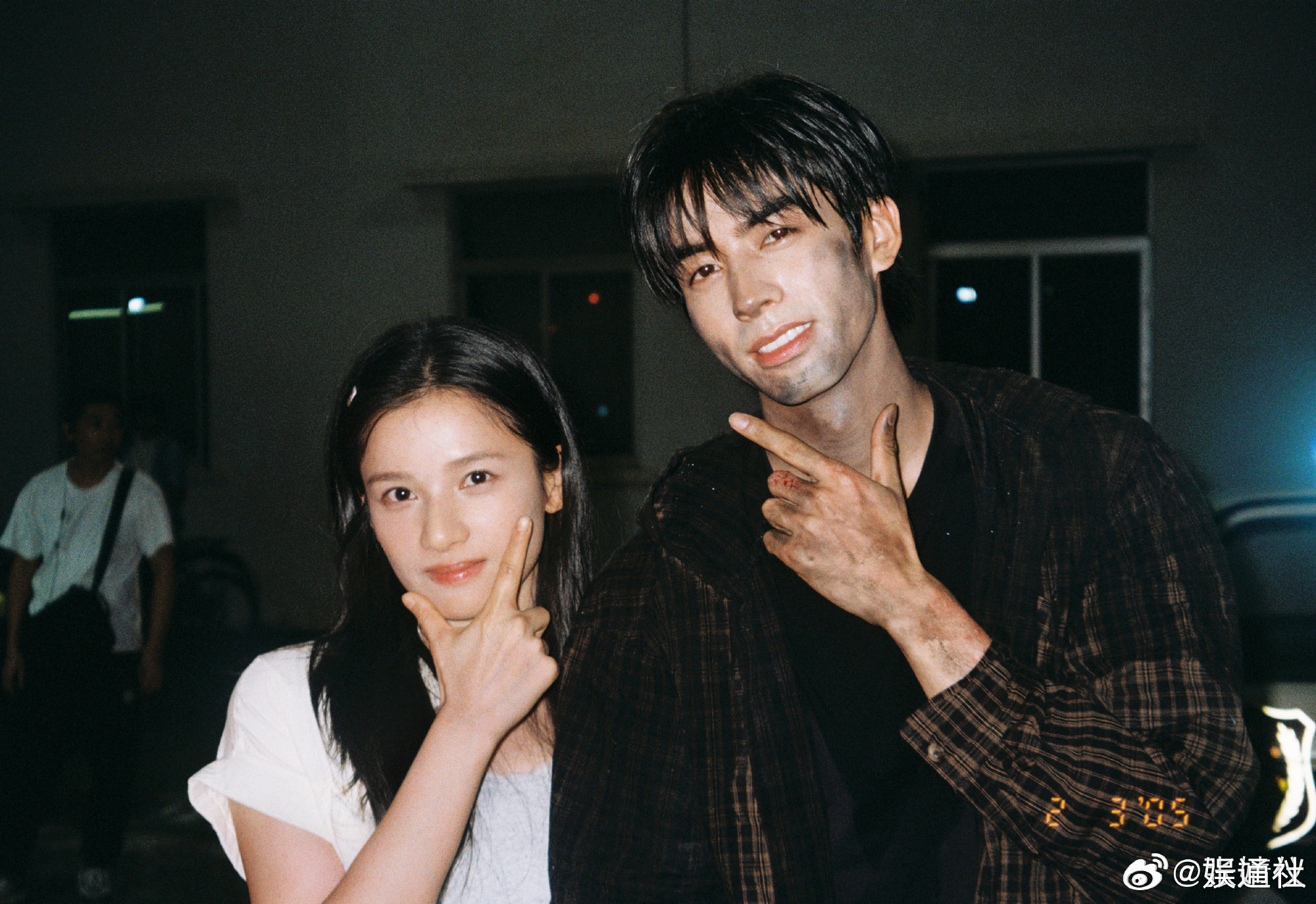 张婧仪发与宋威龙合照张婧仪发了和宋威龙的合照，好耶，多发！张婧仪发和宋威龙合照陈