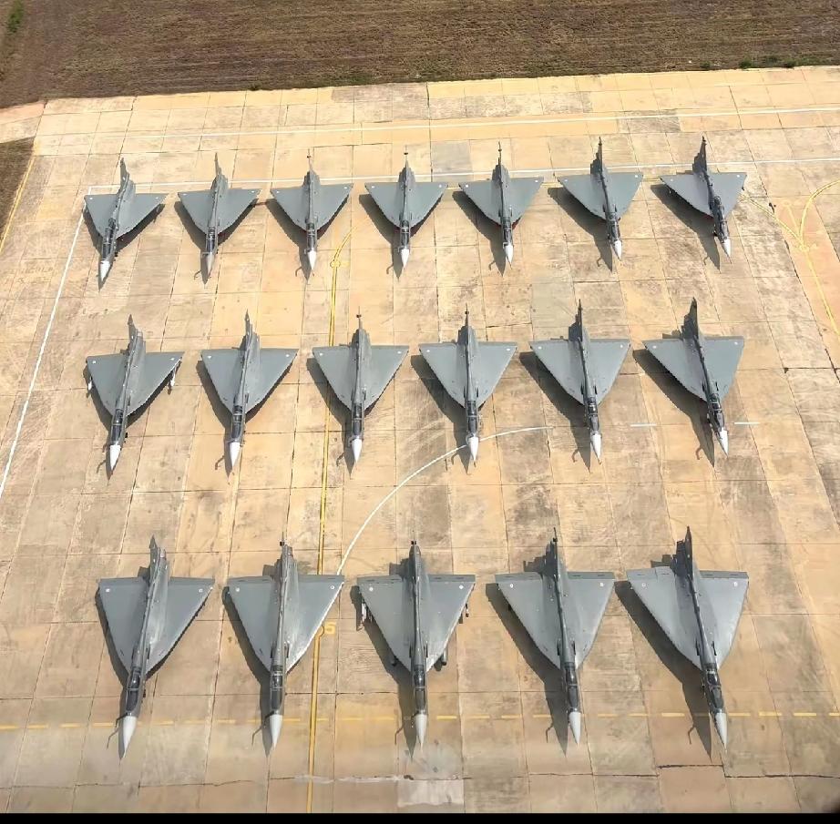 印度光辉战机已经不容小觑！

最近，印度斯坦航空公司在媒体晒图，展示了光辉战机集