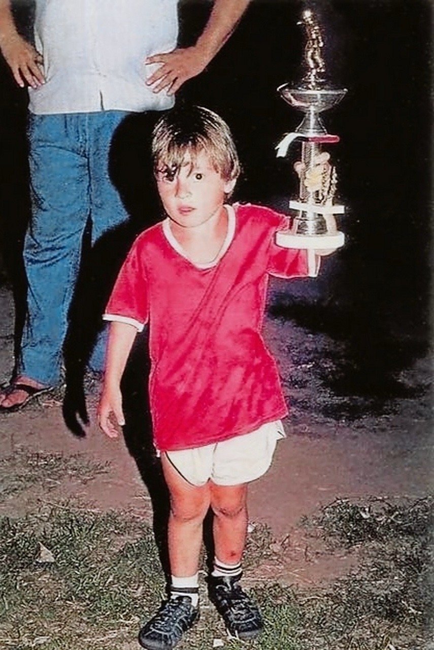 淘气的梅西梅西专访 🔛你小时候是什么样的？你淘气吗？🎙梅西：“是的，是的。”