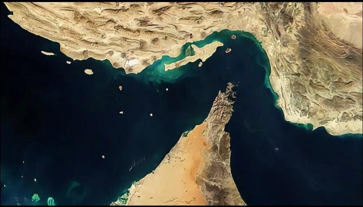 美国封锁霍尔木兹海峡让伊朗绝望！
     美国对霍尔木兹海峡的封锁其实是对伊朗