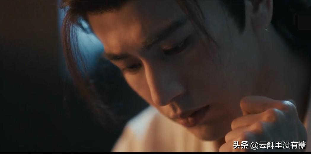 《逐玉》热播，谢征一角让无数人上头。可戏外，张凌赫却在《归鸾》剧组被拍到下班状态