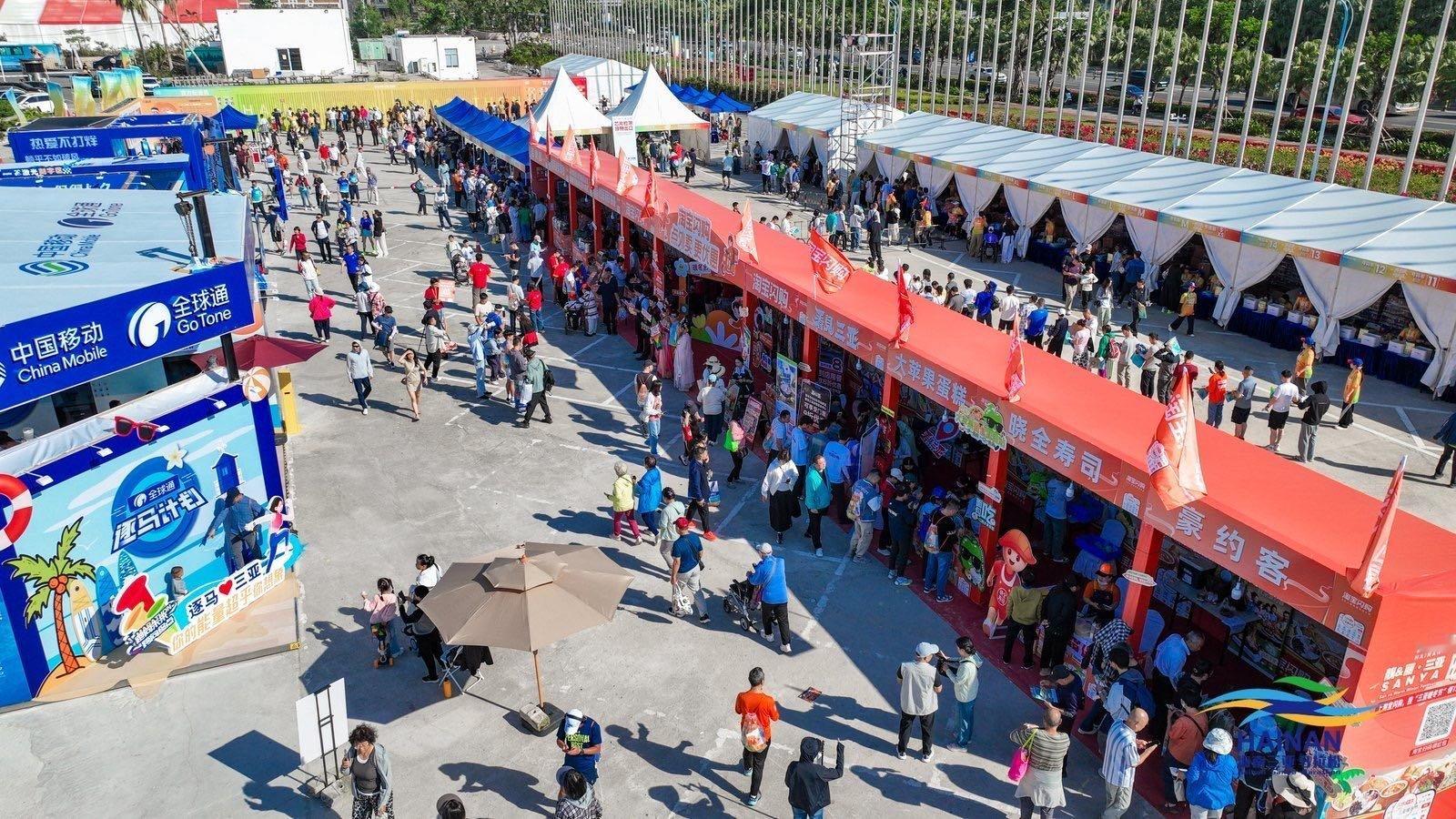 刘畊宏在三亚一秒穿越回夏天 太懂这种感觉了，在三亚马拉松看到刘畊宏带着大家热身的