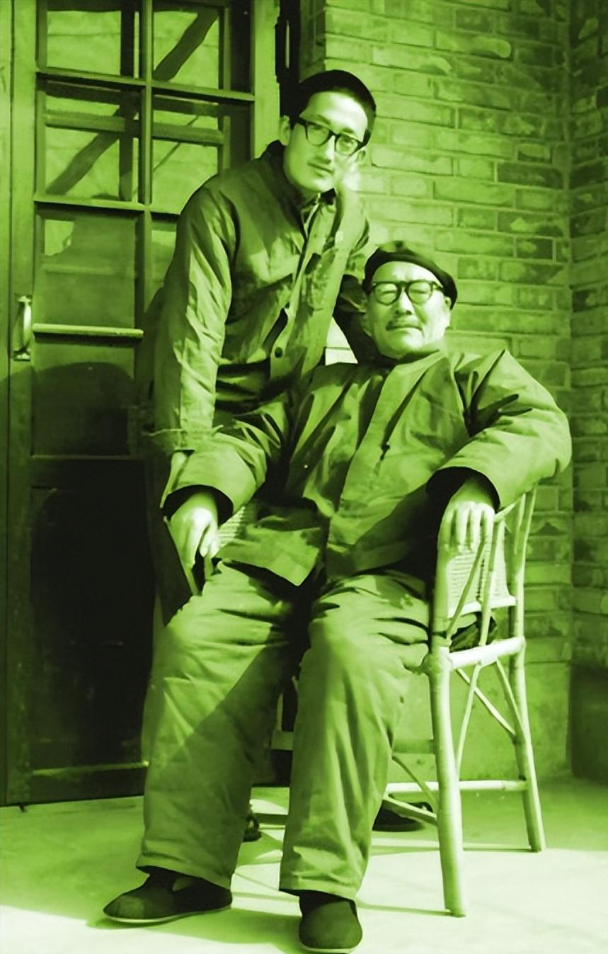 1960年，李克农去韩练成家做客，期间韩练成妻子汪萍给李克农做一道红烧狮子头，没