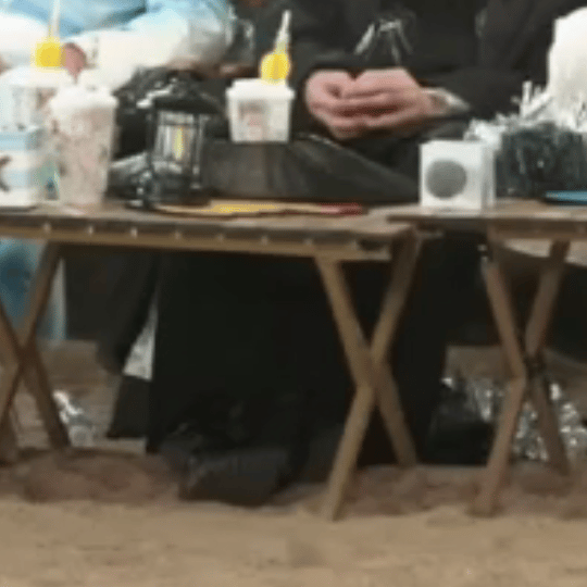 猫脚下这个坑越来越深了啊喂！ ​​​