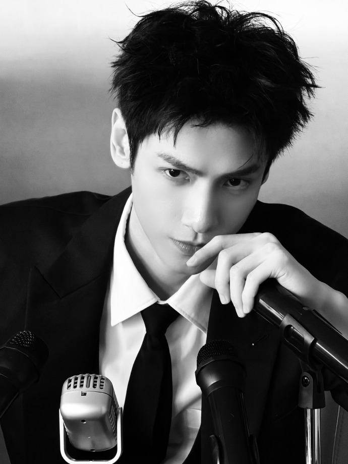 罗云熙这个造型完全老公 