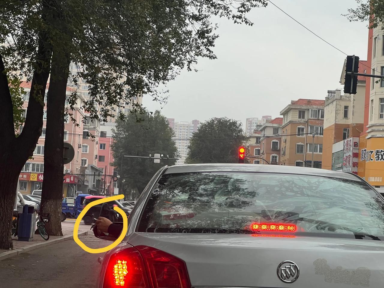 早高峰还这样式滴，多危险！