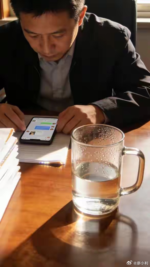 湖南县委书记个人账号变问政现场我早就建议领导干部使用社交媒体办公，不仅方便快捷，