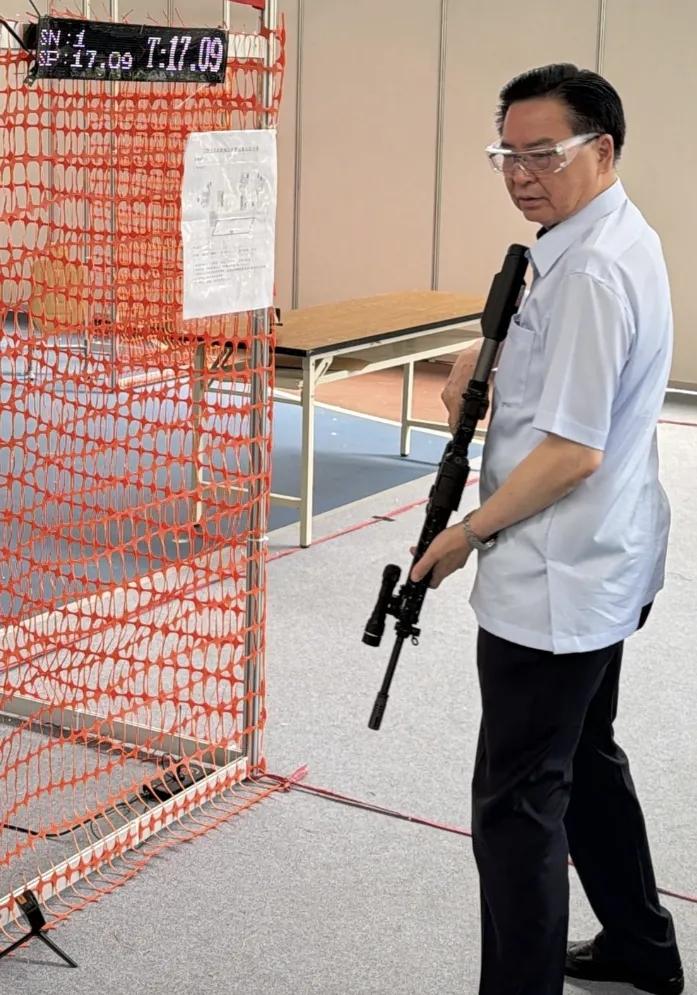 7月24日晚，台当局“安全会议”秘书长吴钊燮在社交媒体上发布消息称，他在当天下午