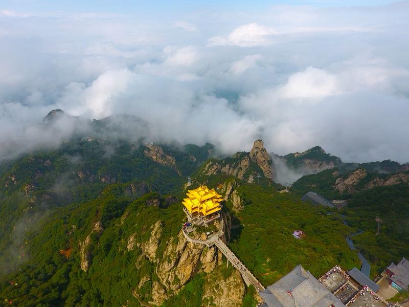 老子归隐老君山：修仙界的顶级PPT造景
传说老子函谷关出走后，在河南老君山凿洞闭
