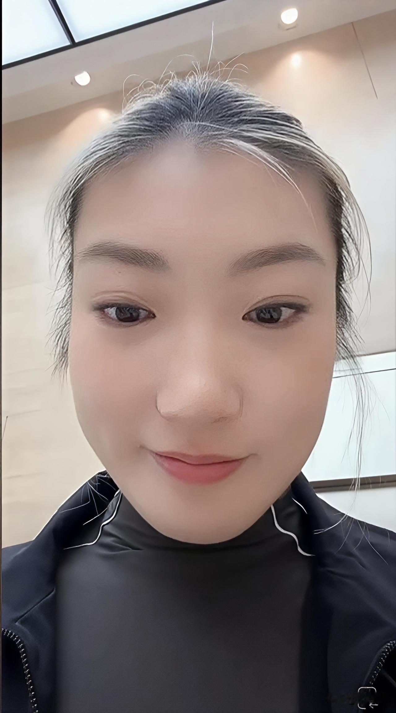 女篮李梦的人气确实高，简单开个直播人数直达1.6+万，这还是刻意不谈中国女篮问题