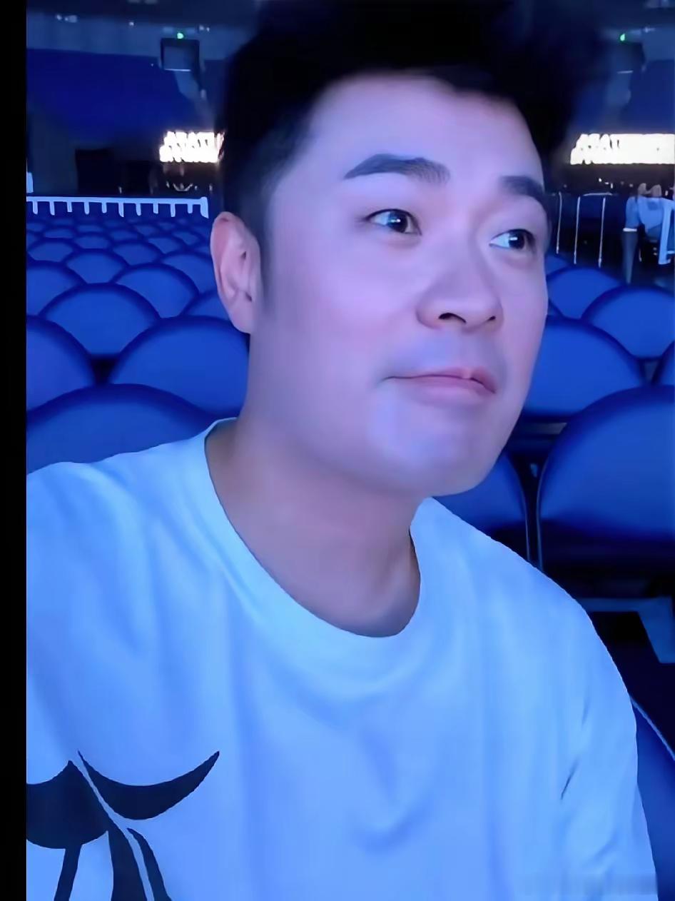 家人们！​鹿晗和关晓彤的瓜终于有实锤了！​最近全网疯传鹿晗暴瘦、身体出问题，还狂