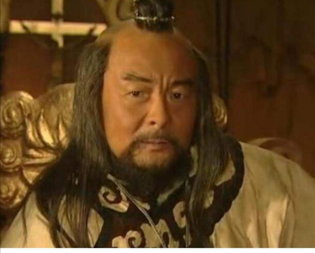 在浩瀚的草原上，铁木真，这位后来的成吉思汗，曾与一位被称为“干爹”的王汗结下深厚