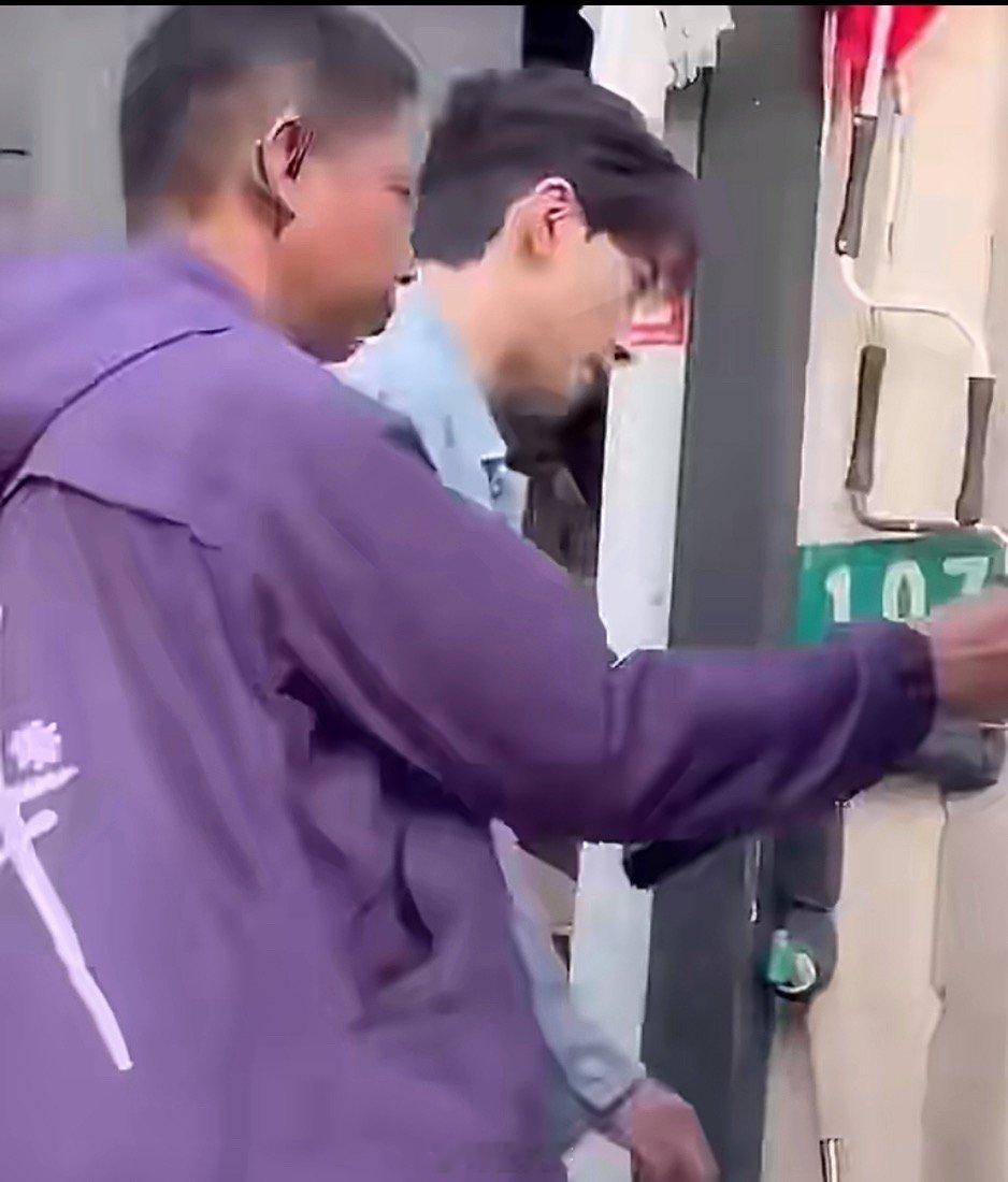 卢昱晓粉丝对陈星旭贴脸开大疑似卢昱晓粉丝辱骂陈星旭 啊这啊这，就是说爆出陈星旭在