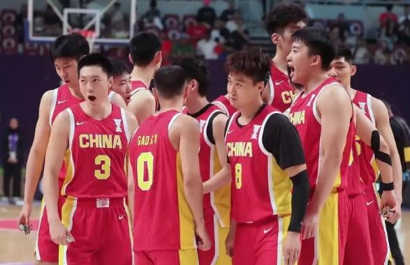 中国男篮明日直飞冲绳！生死战前春节无休苦练！

北京时间2月22日，据篮球媒体人