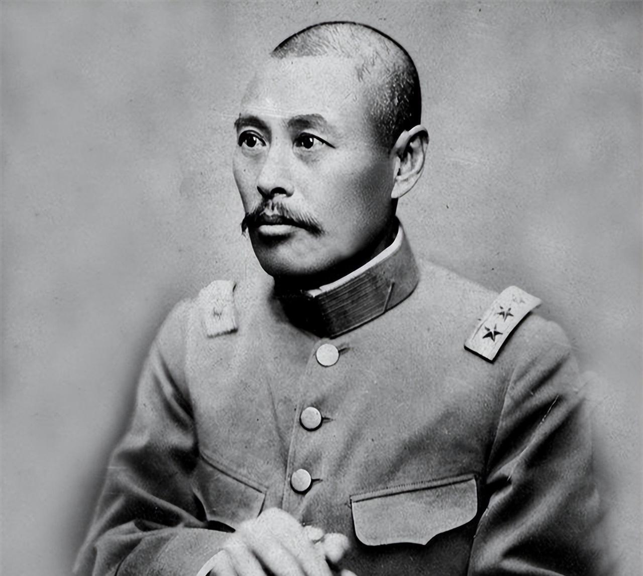 1905年，31岁的吴佩孚在母亲要求下，把24岁的李家女娶进门。新婚夜，吴佩孚掀