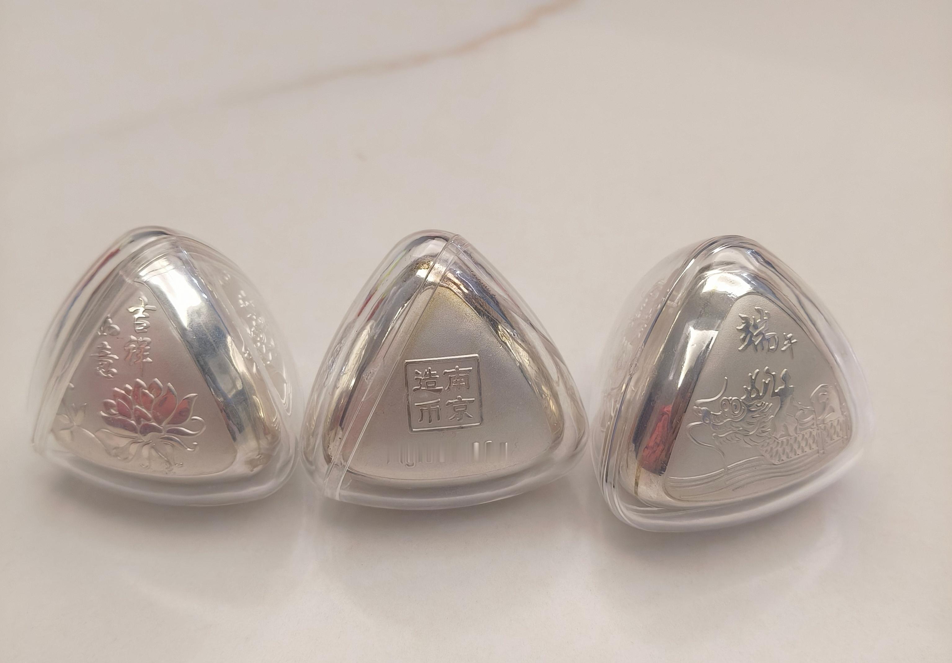 突然想起来，还真有点白银 现货。缺啥不能缺银子。涨吧，涨成传家宝最好。