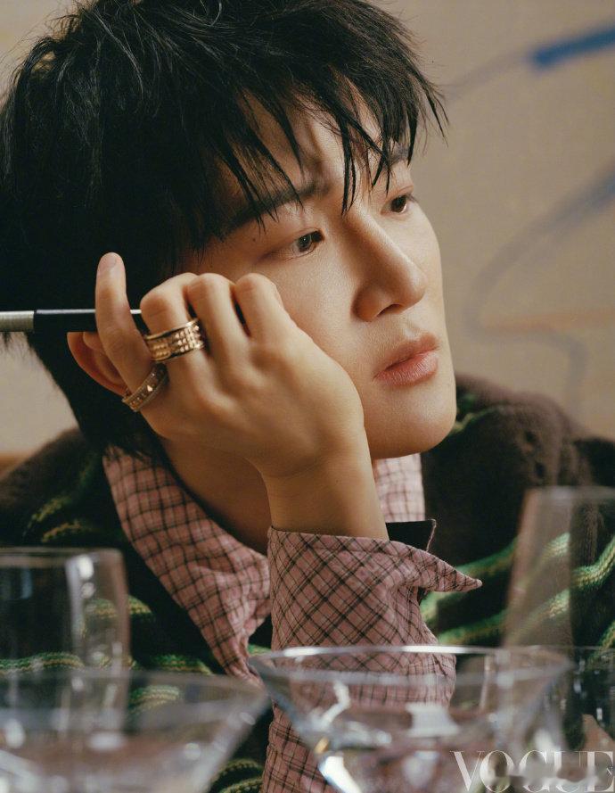 周深回应五登春晚周深说自己最大的变化是有安全感了 在采访回忆第一次登上春晚的心情