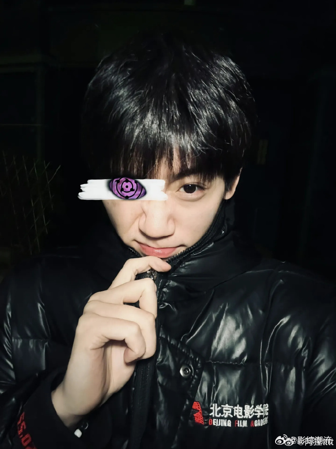 李卿硬汉时期 谁还没看过李卿的硬汉时期旧照，整个人气场又硬又野，和现在温文尔雅的