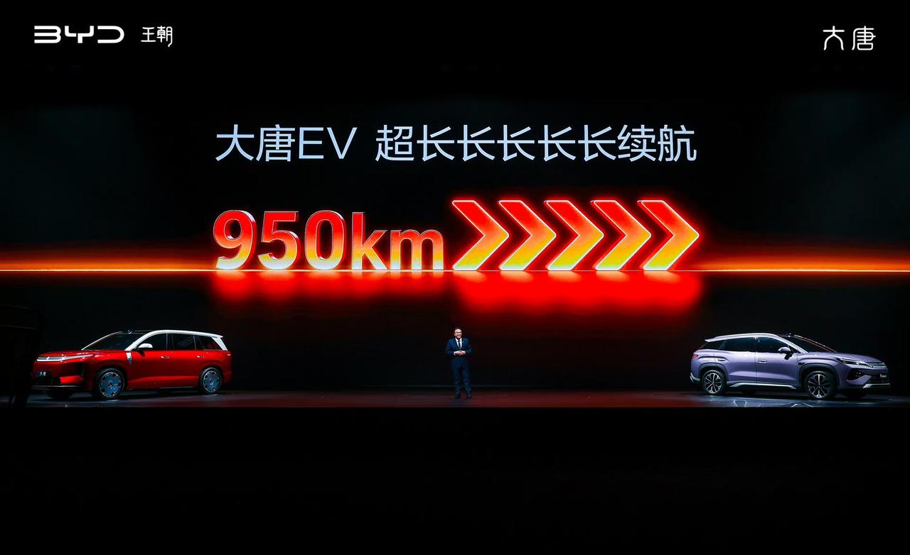 比亚迪大唐首发亮相，双色车色+大饼轮毂
纯电/插混 7座大型SUV
车长5263