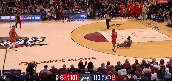 哈登：看我鲤鱼打...算了，下回再说！

G2这场比赛，哈登和米切尔都打痛快了，