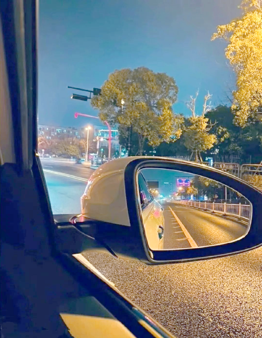 喜欢开车的人都懂这种感觉喜欢开车的人都懂这种感觉，不是非要飙多快，而是过弯时车身