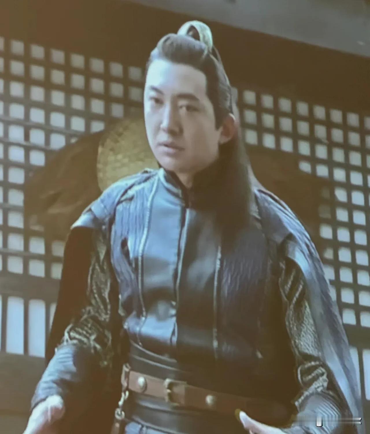 王阳应该也算是调整得很成功的一名男演员，原来实在长的很普通，不调整最近几年不可能