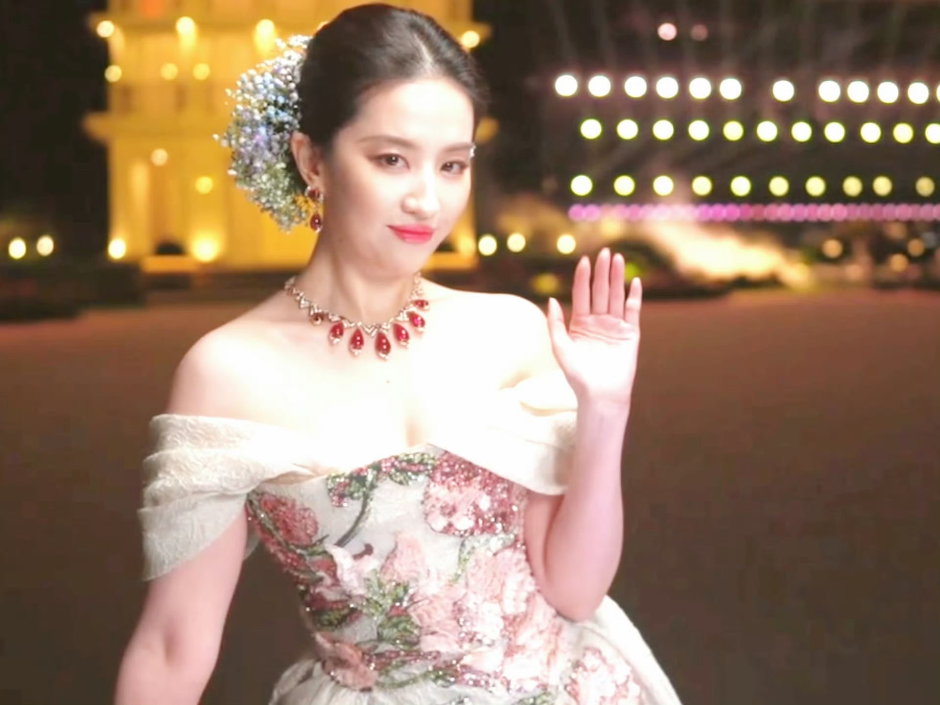 刘亦菲、杨幂、古力娜扎、宋茜、刘涛、张予曦、田曦薇、宁艺卓、宋雨琦vogue盛典