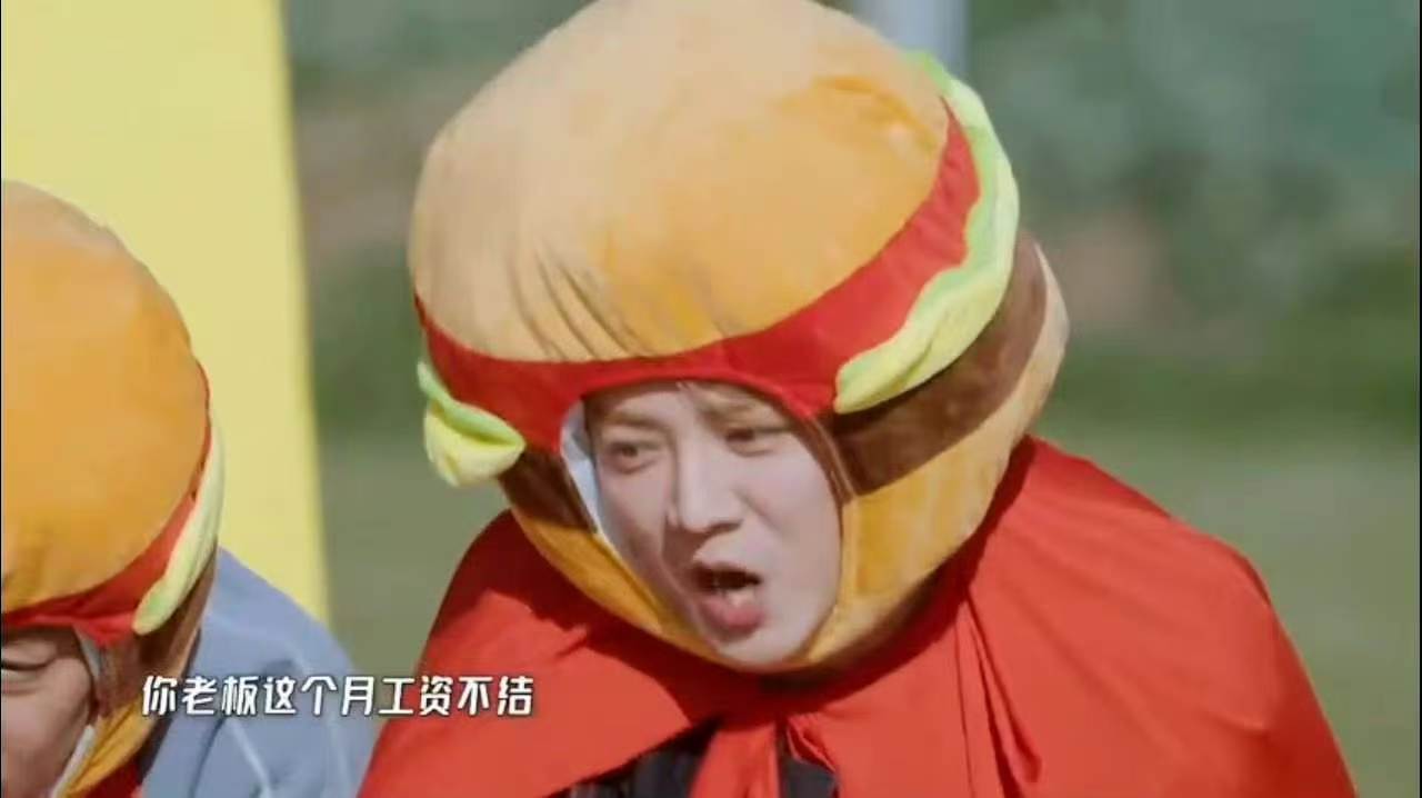 鹿晗威胁狗鹿晗用高瀚宇工资威胁狗哈哈哈哈哈 鹿晗拿高瀚宇工资威胁小狗吃饭，杀伤力