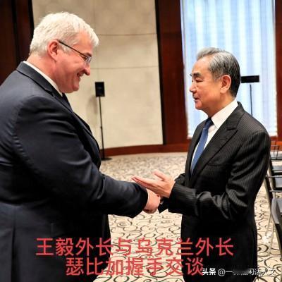 只要泽连斯基还没下台，我们对乌援助只能停留在人道主义层面，切莫过线。

在一年一